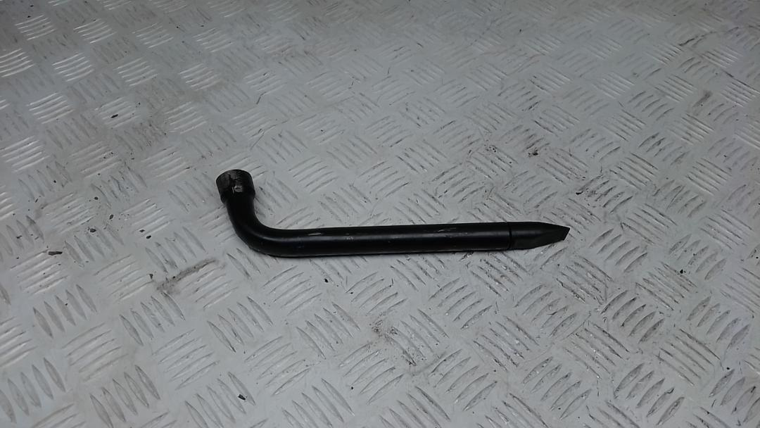 ключ колесный (балонный) BMW X1 E84 2010, 2.0 л., дизель, МКПП, внедорожник 5 дв. - фото №1