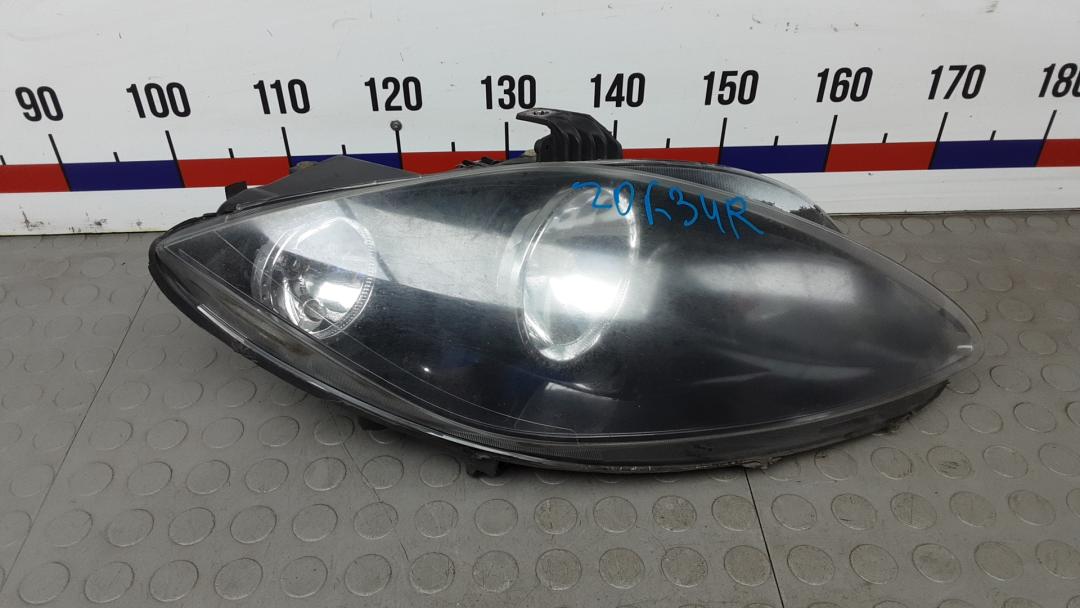 фара правая SEAT Leon 3 поколение 2012, 1.6 л., дизель, МКПП, хетчбэк 5 дв. - фото №1