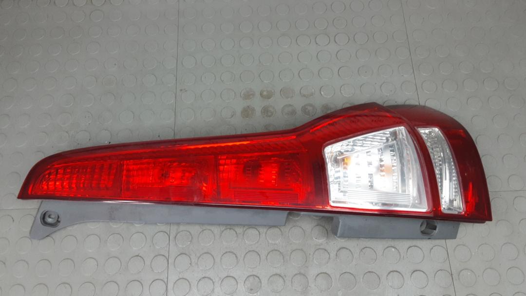 фонарь задний правый Honda CR-V 3 поколение 2007, 2.2 л., дизель, МКПП, внедорожник 5 дв. - фото №1