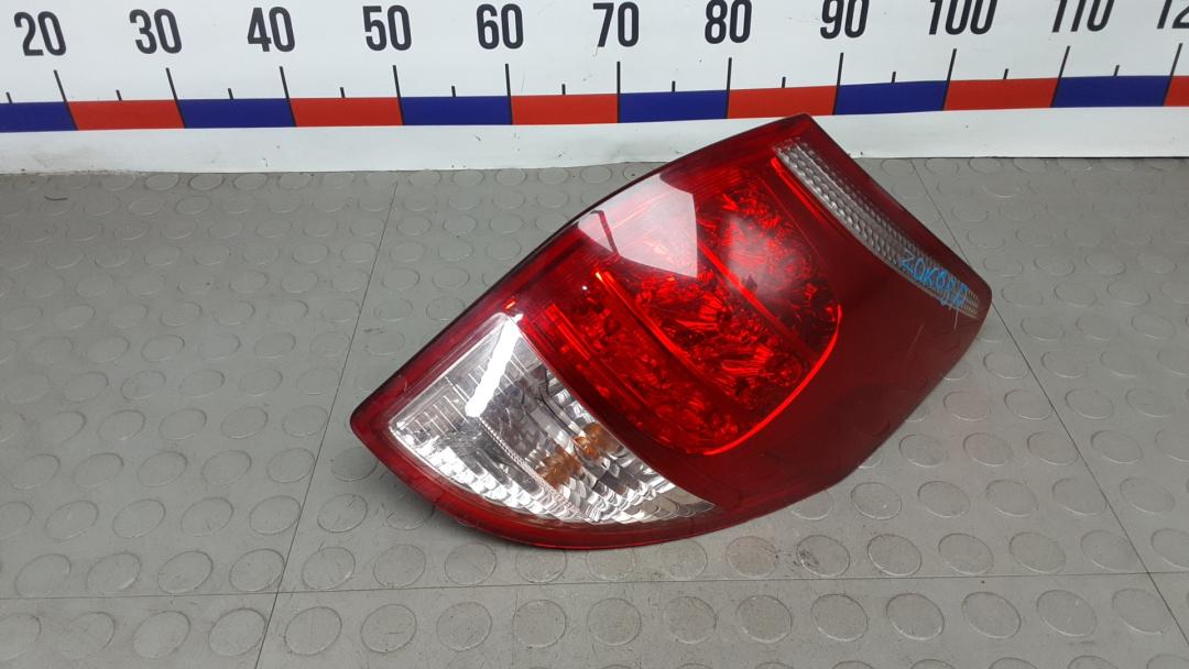 фонарь задний правый Toyota RAV4 3 поколение (XA30) 2007, 2.2 л., дизель, МКПП, внедорожник 5 дв. - фото №1