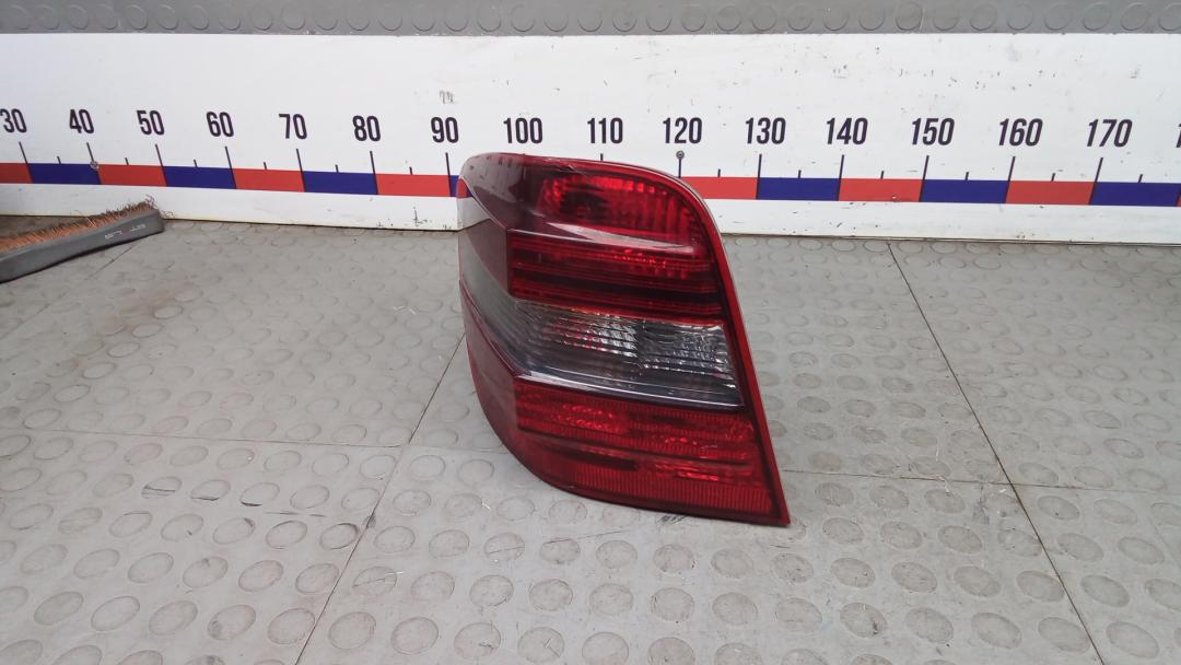 фонарь задний левый Mercedes-Benz M-Класс W164 2007, 3.0 л., D ML320 CDI, дизель, АКПП, внедорожник 5 дв. - фото №1