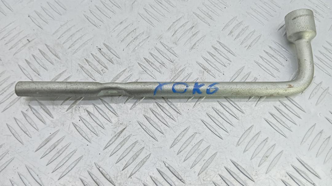 ключ колесный (балонный) Honda Civic 8 поколение 2006, 2.2 л., дизель, МКПП, хетчбэк 5 дв. - фото №1