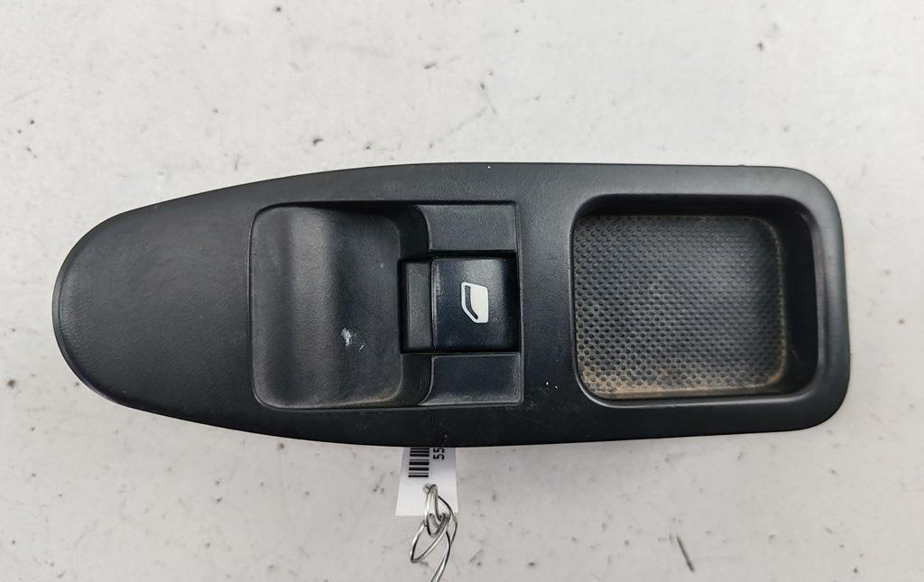 кнопка стеклоподъемника переднего правого Fiat Scudo 2 поколение 2007, 2.0 л., дизель, МКПП, белый, фургон - фото №1