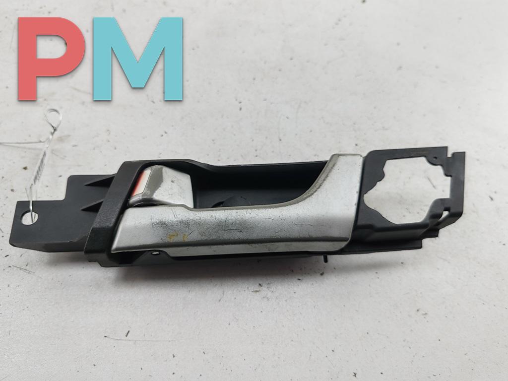 ручка внутренняя передняя левая Chevrolet Captiva 1 поколение 2010, 2.0 л., дизель, МКПП, чёрный, внедорожник 5 дв., SWC200401 - фото №1