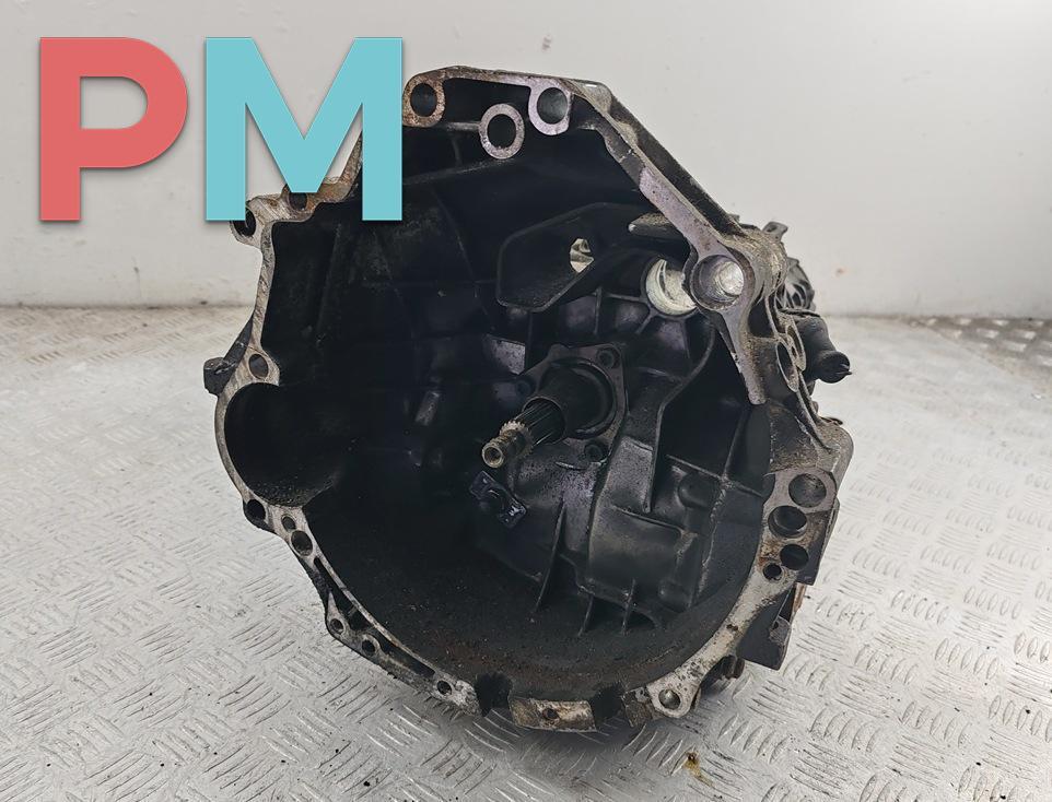 МКПП Audi A6 4A/C4 1996, 2.5 л., дизель, МКПП, красный, универсал, DHT - фото №1