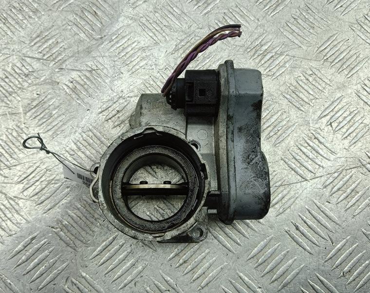 заслонка дроссельная Volkswagen Passat B6 2006, 2.0 л., дизель, МКПП, чёрный, универсал, 03G128063R