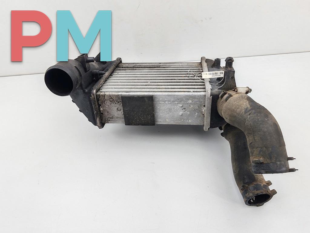 радиатор интеркулера Audi A4 B6 2003, 2.5 л., дизель, МКПП, красный, универсал, 8E0145806C - фото №1
