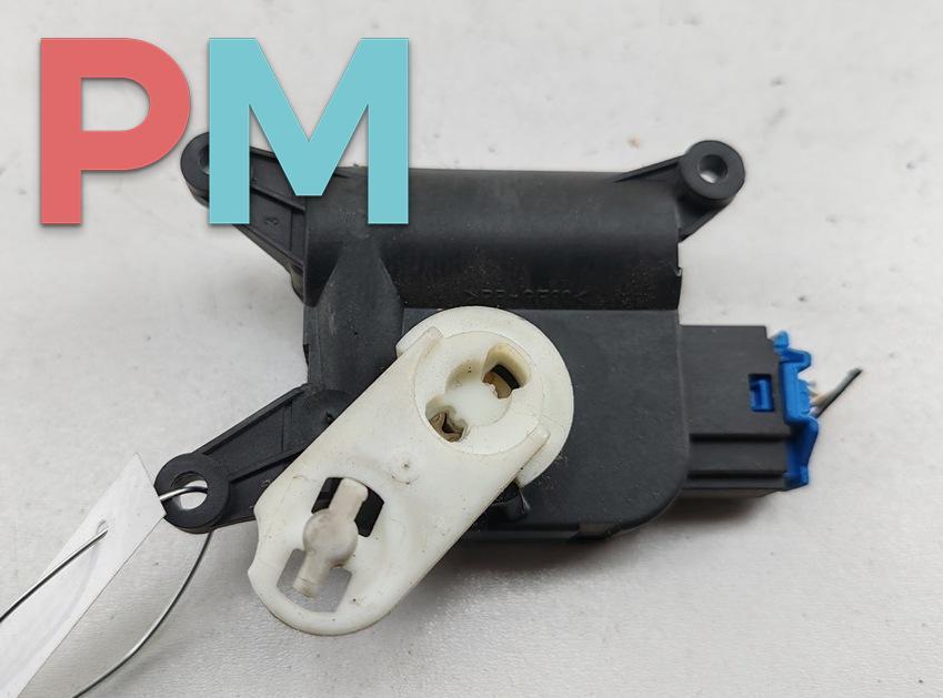 моторчик заслонки печки Volkswagen Passat B6 2005, 2.0 л., дизель, МКПП, серый, универсал, CZ116802872 - фото №1