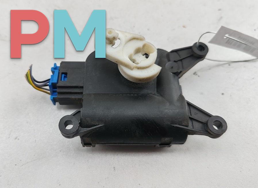 моторчик заслонки печки Volkswagen Passat B6 2005, 2.0 л., дизель, МКПП, серый, универсал, CZ116802872 - фото №1