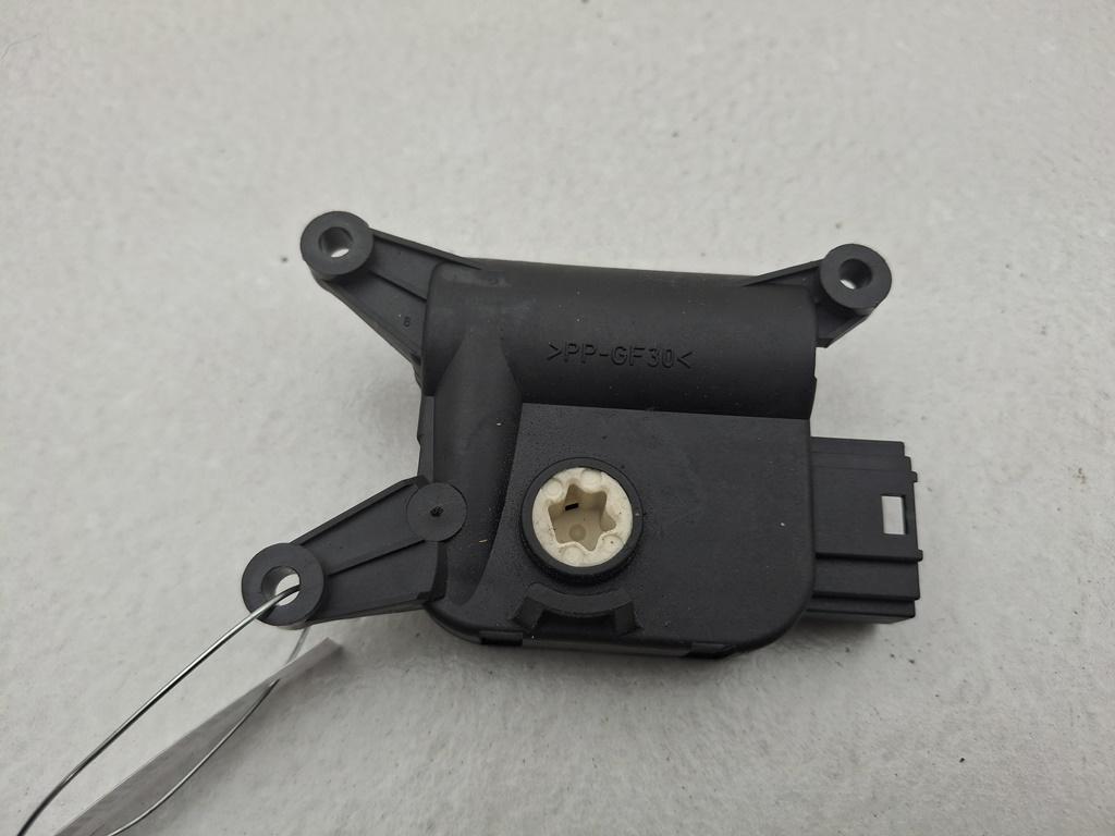 моторчик заслонки печки Volkswagen Passat B6 2007, 1.8 л., бензин, МКПП, серый, универсал, 3C0907511B - фото №1