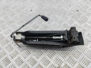 домкрат Volkswagen Golf 5 поколение 2005, 1.4 л., бензин, МКПП, серый, хетчбэк 5 дв., 1K0011031C