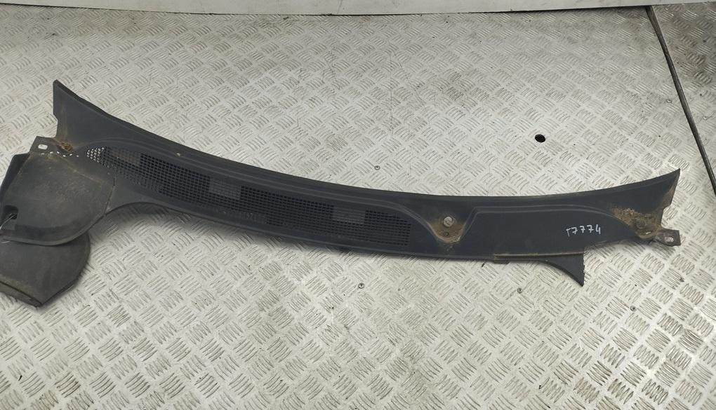 дождевик Renault Megane 2 поколение 2004, 1.5 л., дизель, МКПП, серый, универсал, 8200097006 - фото №1