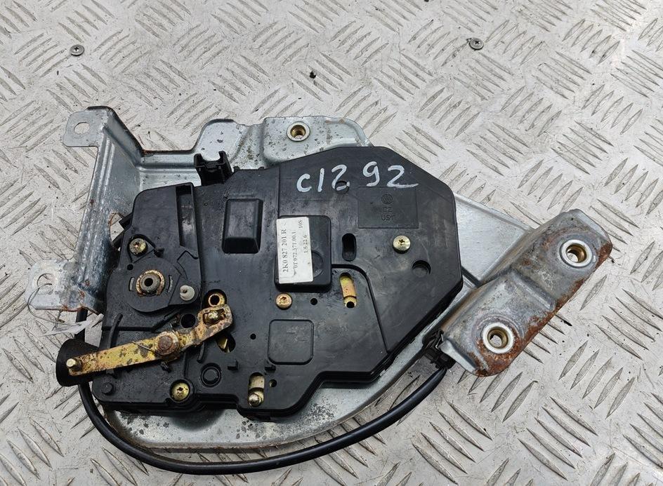 Активатор (привод) замка двери задней левой Volkswagen Caddy 2006, 2.0 л., бензин, МКПП, красный, фургон, 2K0827201R