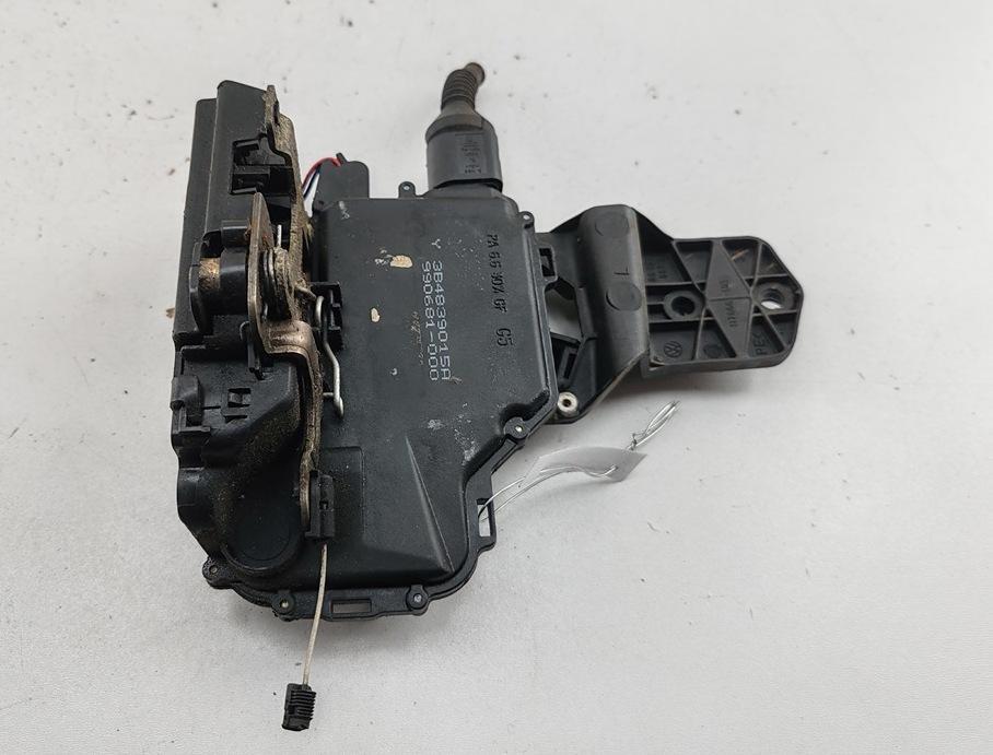 замок двери задней левой Volkswagen Passat B5+ (GP) 2001, 2.0 л., бензин, МКПП, синий, универсал, 3B4839015A