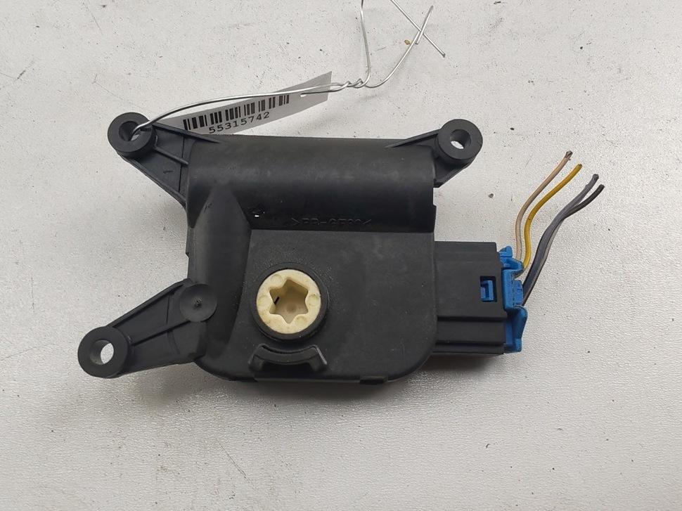 моторчик заслонки печки Volkswagen Passat B6 2005, 2.0 л., дизель, МКПП, серый, универсал, CZ116802921 - фото №1