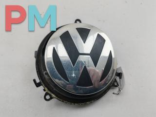 кнопка открытия багажника Volkswagen Golf 5 поколение 2005, 1.4 л., бензин, МКПП, серый, хетчбэк 5 дв., 1K0827469D
