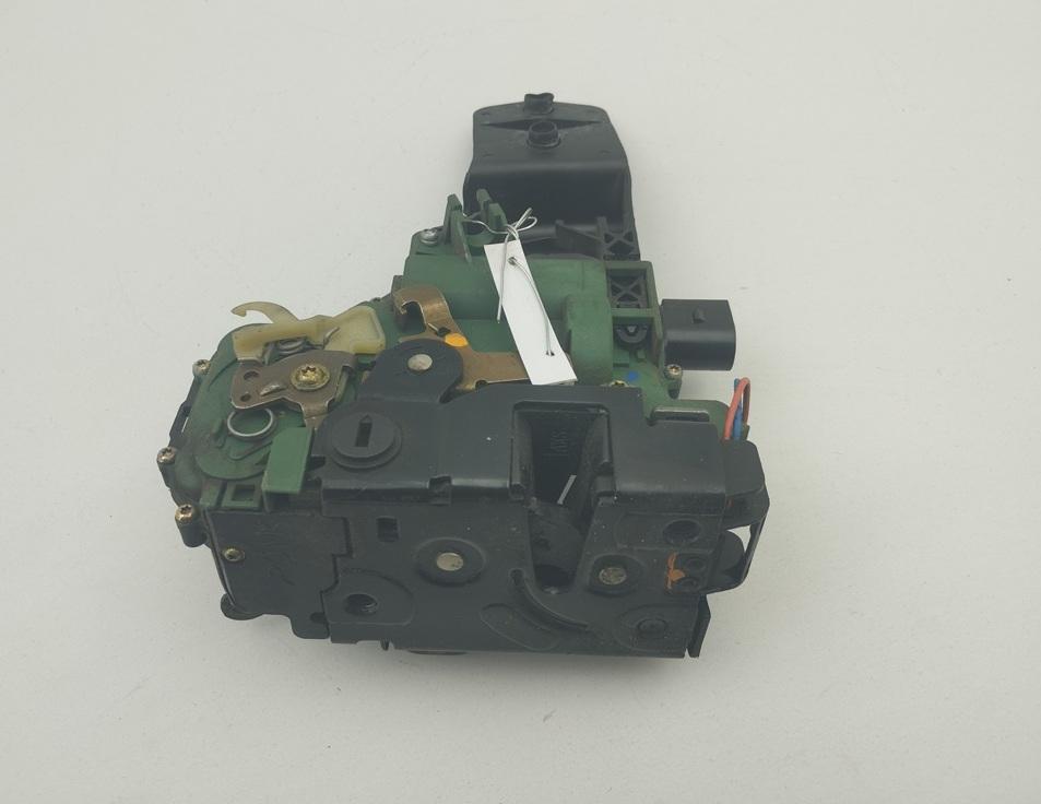 замок двери задней левой Volkswagen Passat B5+ (GP) 2002, 1.9 л., дизель, МКПП, чёрный, универсал, 3B0837867