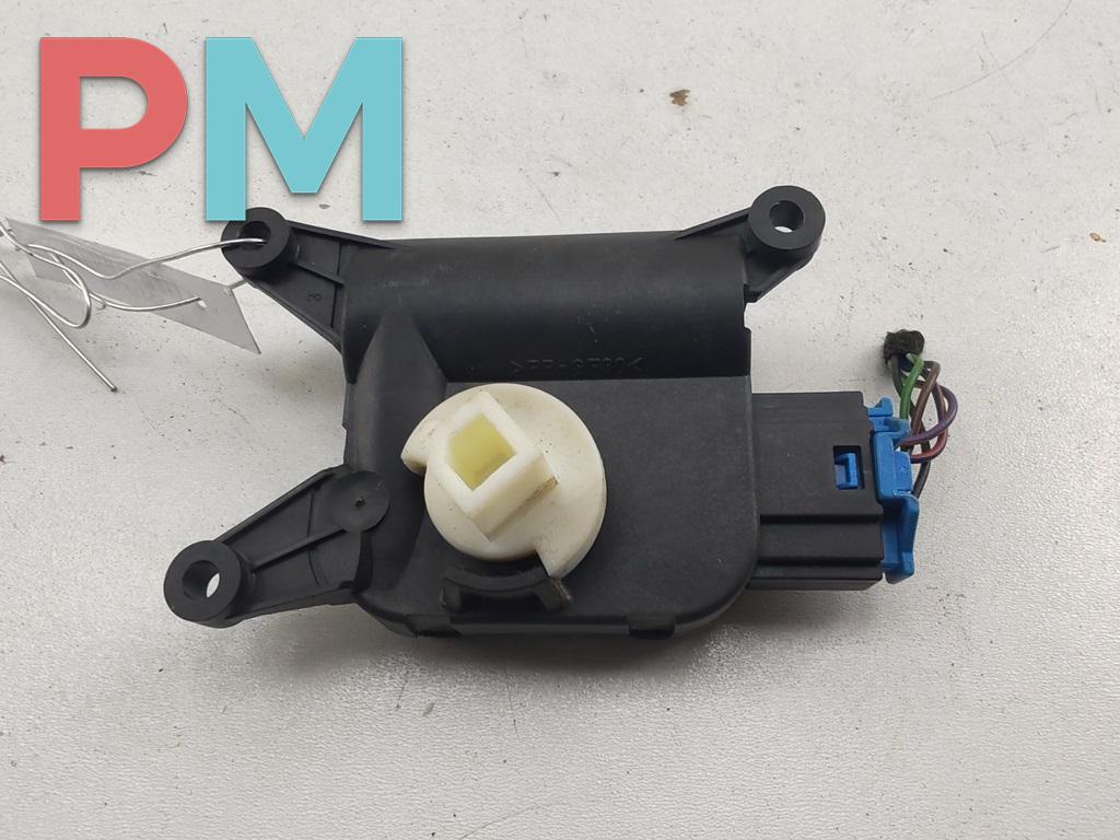 моторчик заслонки печки Volkswagen Passat B6 2005, 2.0 л., дизель, МКПП, серый, универсал, CZ116802872 - фото №1