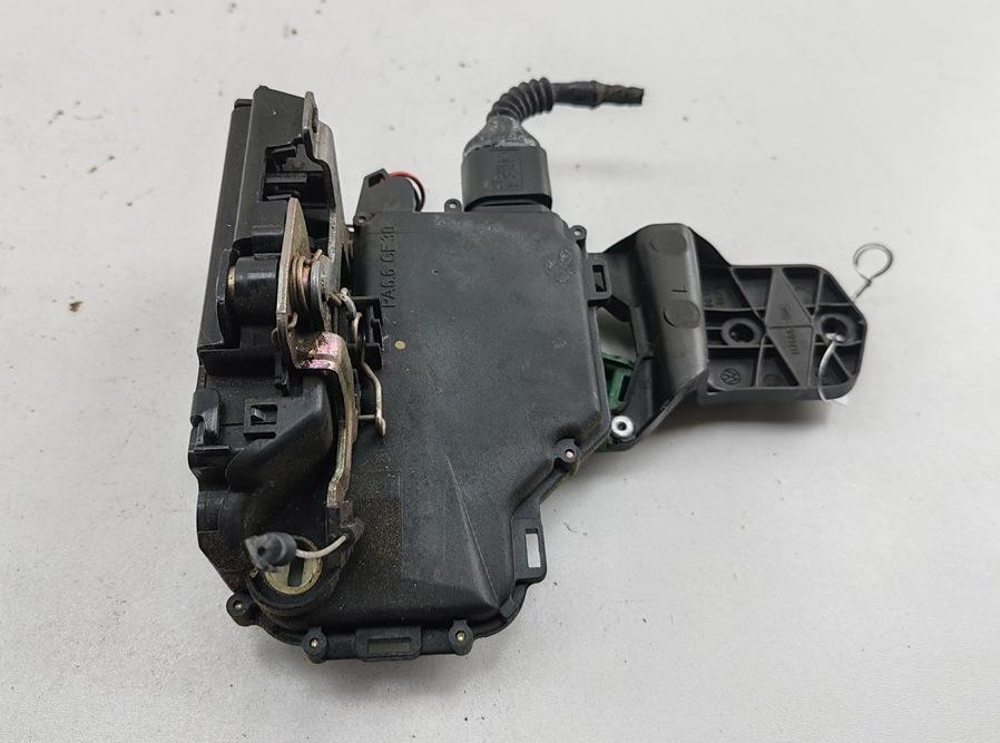 замок двери передней левой Volkswagen Passat B5+ (GP) 2002, 1.9 л., дизель, МКПП, чёрный, универсал, 3B1837015