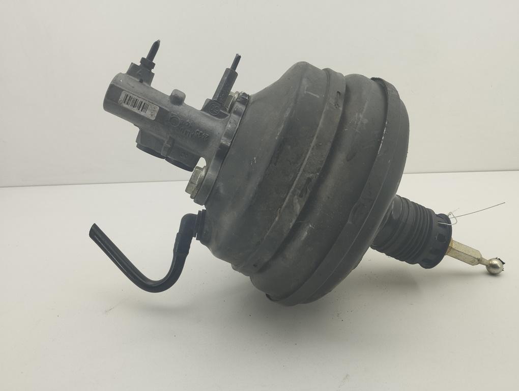 вакуумный усилитель тормозов Volkswagen Passat B5+ (GP) 2001, 2.0 л., бензин, МКПП, синий, универсал, 4B3612105A