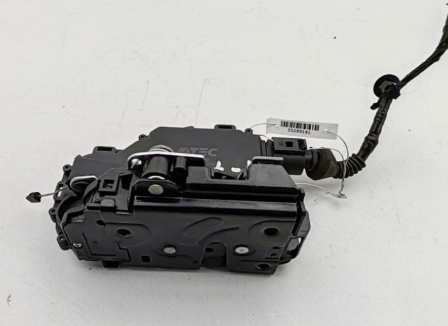 замок двери задней правой Volkswagen Passat B5 1997, 1.8 л., бензин, МКПП, чёрный, универсал