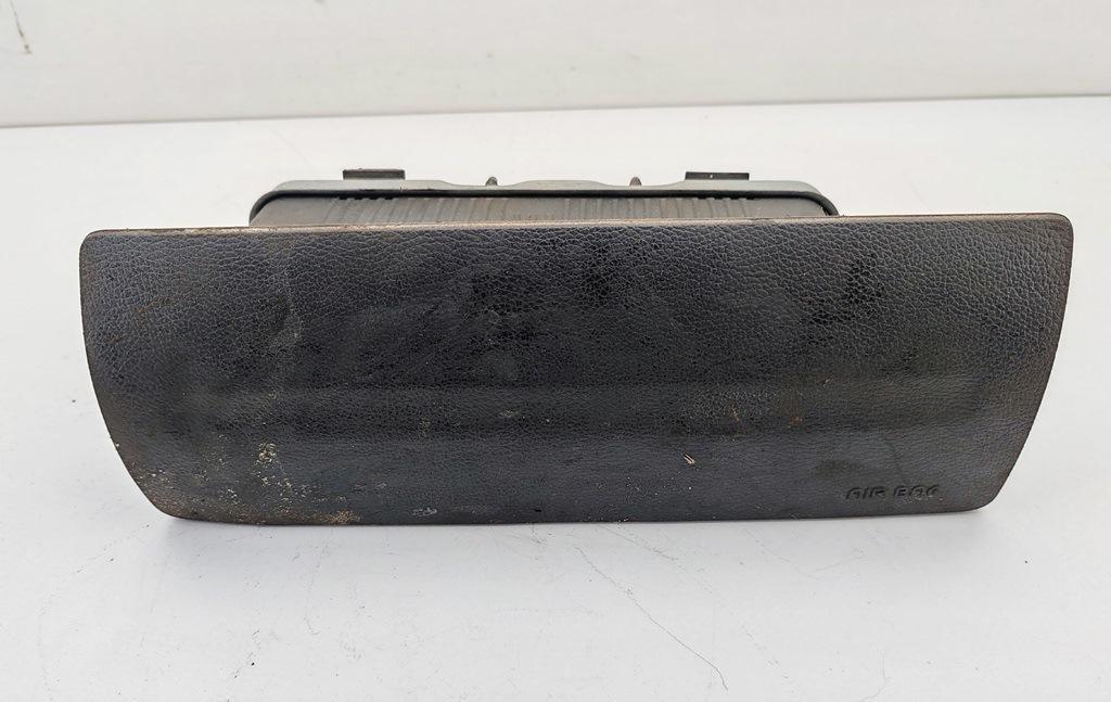 подушка безопасности водителя Dacia (Renault) Logan I 2007, 1.4 л., бензин, МКПП, красный, седан, 8200213634
