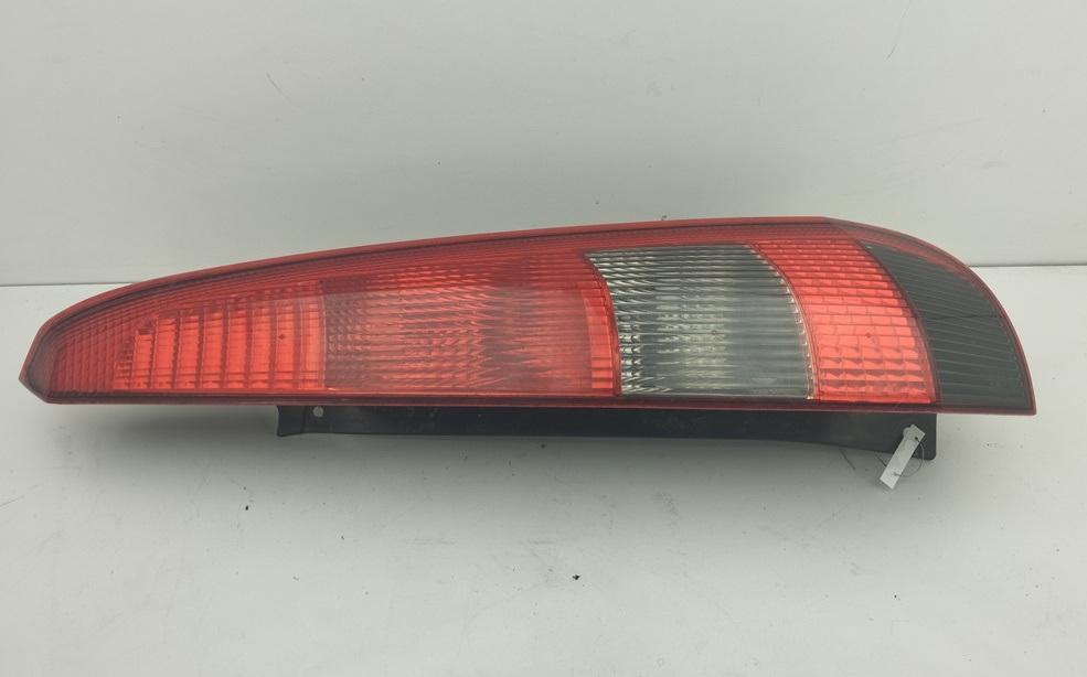 фонарь задний правый Ford Fiesta 5 поколение 2004, 1.3 л., бензин, МКПП, серый, хетчбэк 5 дв. - фото №1