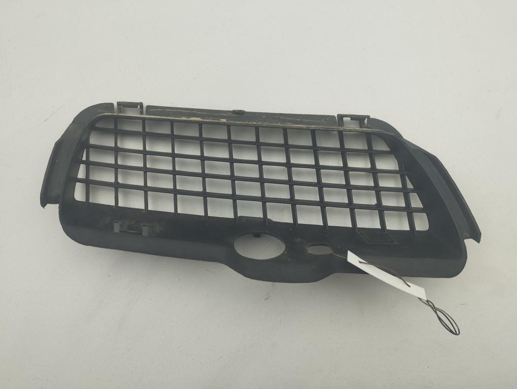 заглушка (решетка) в бампер Volkswagen Golf 3 поколение 1994, 1.6 л., бензин, МКПП, красный, хетчбэк 5 дв., 1H6853665 - фото №1