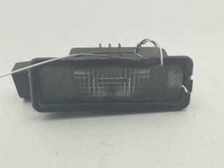 подсветка номера Volkswagen Golf 6 поколение 2010, 1.4 л., бензин, АКПП, серый, хетчбэк 5 дв., 1K8943021