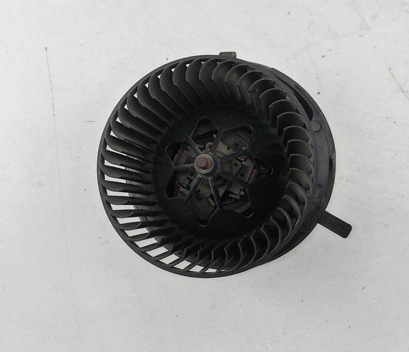моторчик печки Volkswagen Passat B6 2005, 2.0 л., дизель, МКПП, серый, универсал, 3C1820015E
