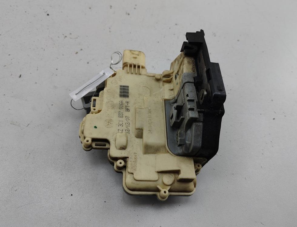 замок двери передней правой Volkswagen Passat B6 2007, 1.8 л., бензин, МКПП, серый, универсал, 3C1837016A