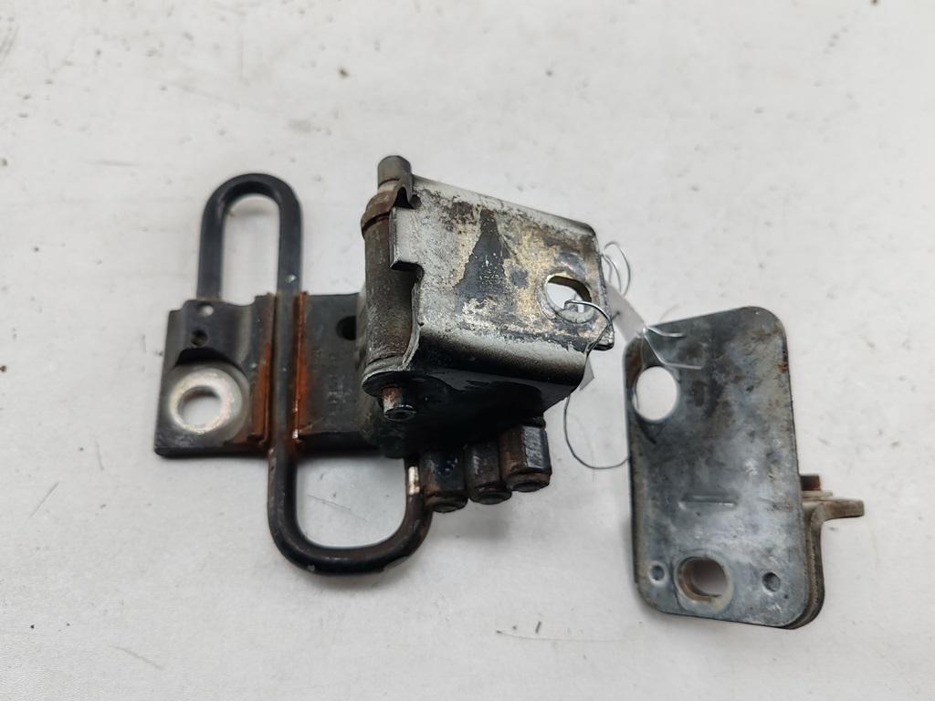 петля двери Volkswagen Passat B5+ (GP) 2003, чёрный, универсал, 4B0831411B