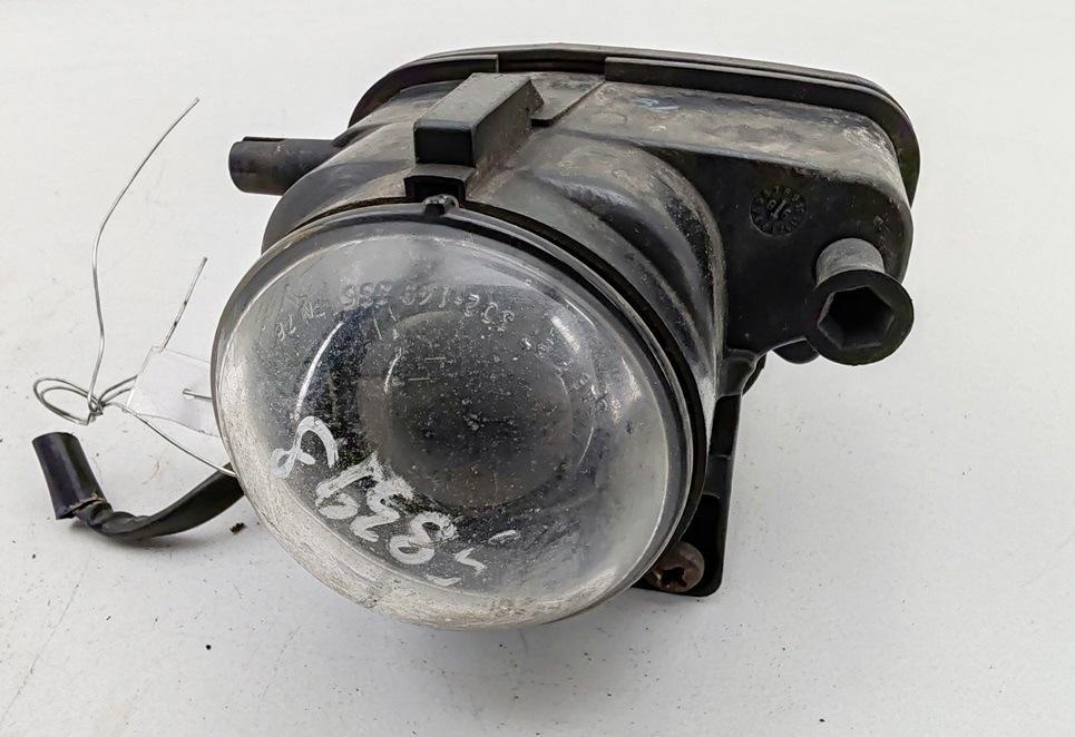 фара противотуманная левая Audi A6 C5 1998, 2.4 л., бензин, МКПП, серый, универсал, 14933300