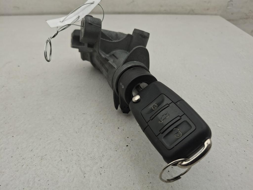 замок зажигания Volkswagen Passat B5+ (GP) 2001, 1.6 л., бензин, МКПП, серый, универсал, 4B0905851B