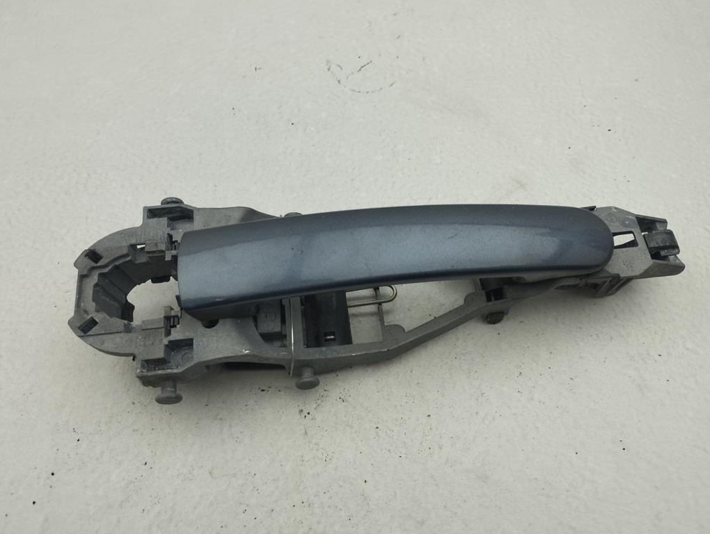 ручка наружная передняя правая Skoda Fabia mk2 (5J) 2009, 1.2 л., бензин, МКПП, серый, хетчбэк 5 дв., 5J0837886C