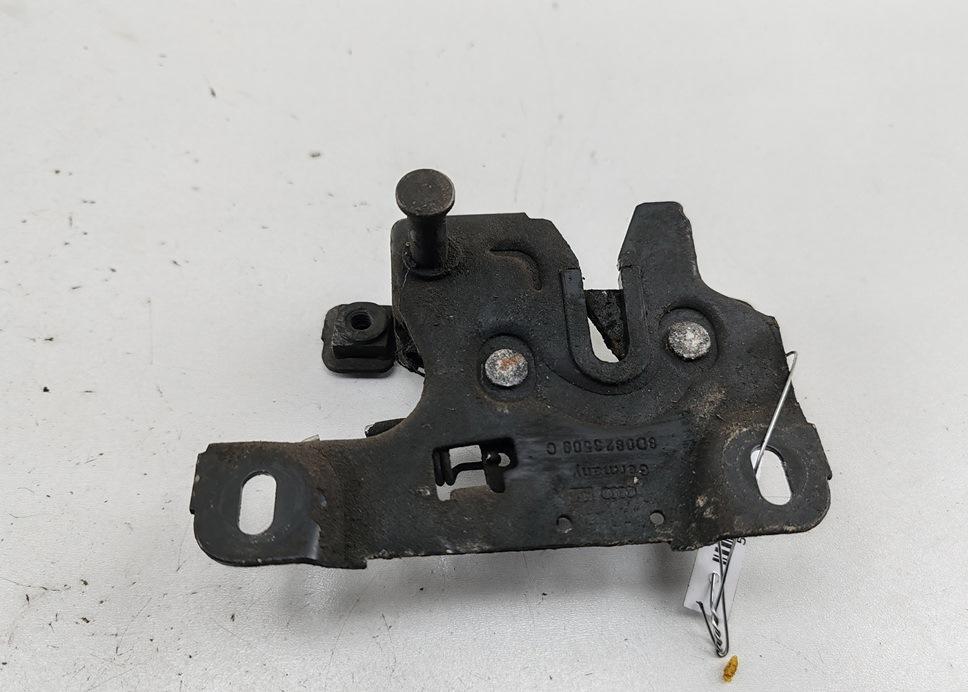 замок капота Audi A6 C5 1998, 2.4 л., бензин, АКПП, серый, седан, 8D0823508
