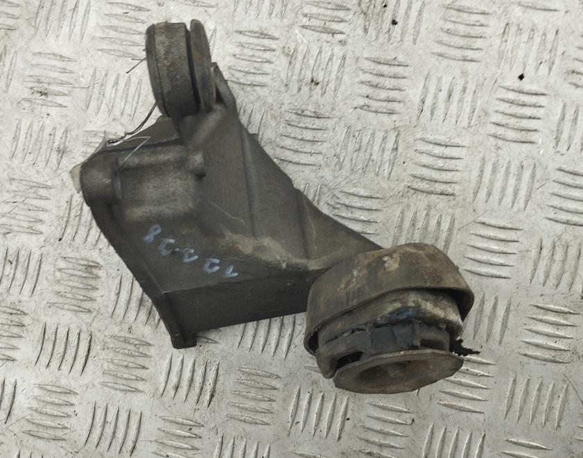 кронштейн КПП Audi A6 C5 1998, 2.4 л., бензин, МКПП, серый, универсал, 8D0399114S