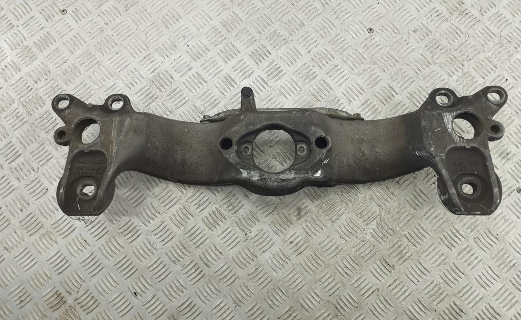 кронштейн КПП Audi A4 B6 2002, 2.0 л., бензин, МКПП, серый, универсал, 8E0399263R - фото №1