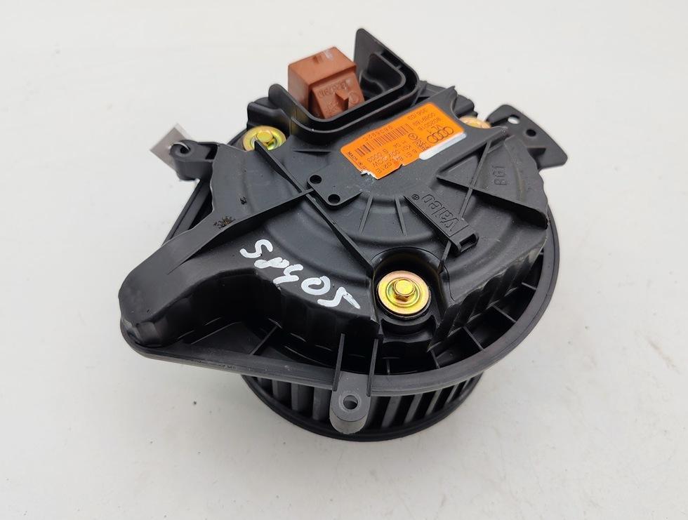 моторчик печки Audi A4 B6 2003, 2.5 л., дизель, МКПП, красный, универсал, 8E1820021E - фото №1