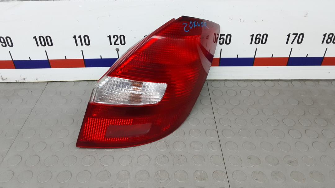 фонарь задний правый Skoda Fabia 2 поколение (5J) 2008, 1.6 л., дизель, МКПП, хетчбэк 5 дв. - фото №1