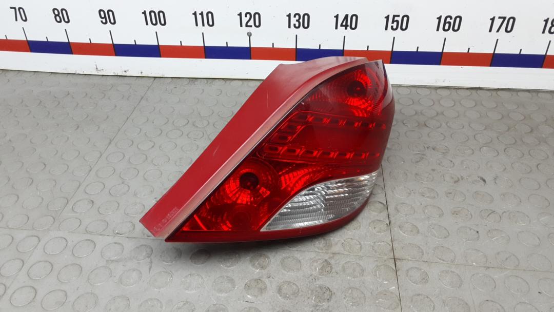 фонарь задний правый Peugeot 207 1 поколение 2006, 1.6 л., дизель, МКПП, хетчбэк 5 дв. - фото №1