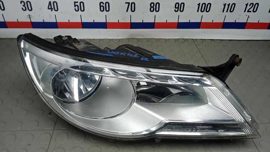 фара правая Volkswagen Tiguan 1 поколение 2009, 2.0 л., дизель, МКПП, внедорожник 5 дв. - фото №1