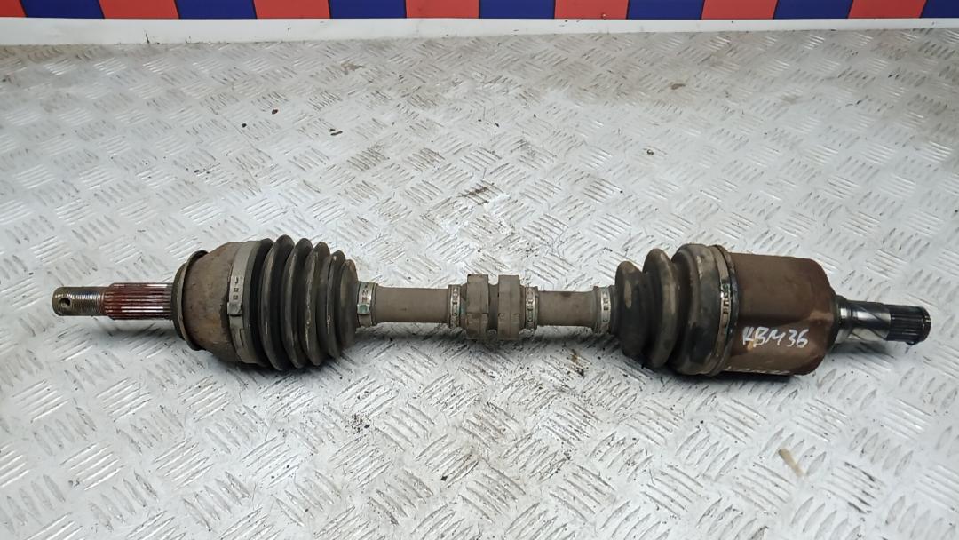 полуось передняя левая (приводной вал, ШРУС) Nissan X-Trail T32 2015, 1.6 л., дизель, МКПП, внедорожник 5 дв. - фото №1