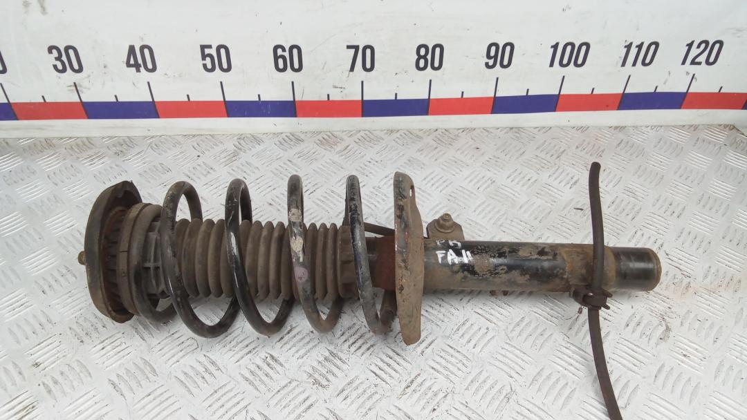 Стойка Citroen C4 Cactus 2020, 1.5 л., дизель, МКПП, внедорожник 5 дв. - фото №1