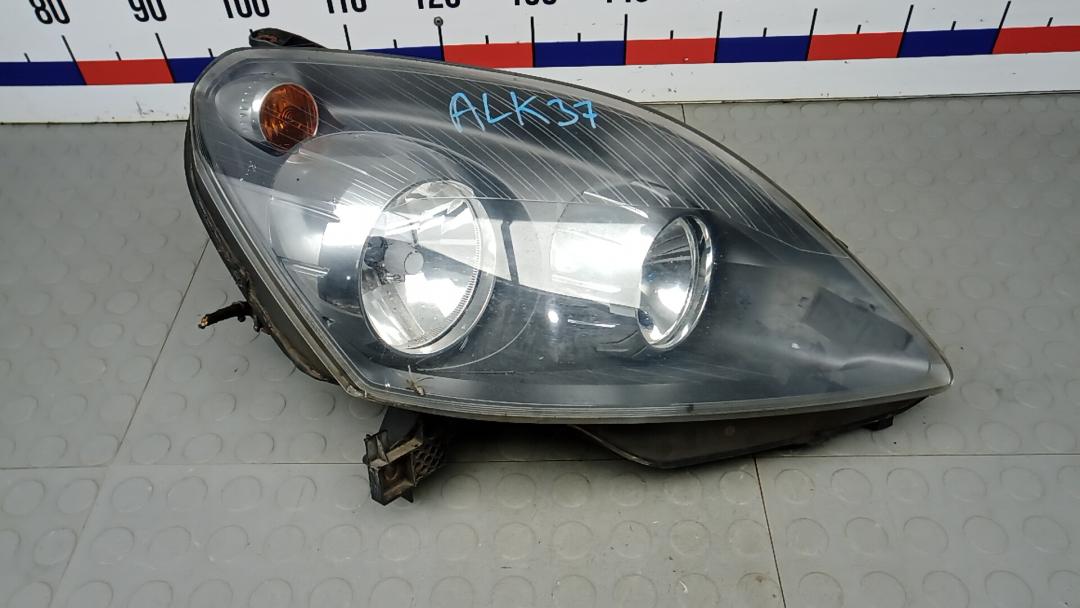 фара правая Opel Zafira 3 поколение (C) 2011, 1.8 л., бензин, МКПП, минивэн - фото №1