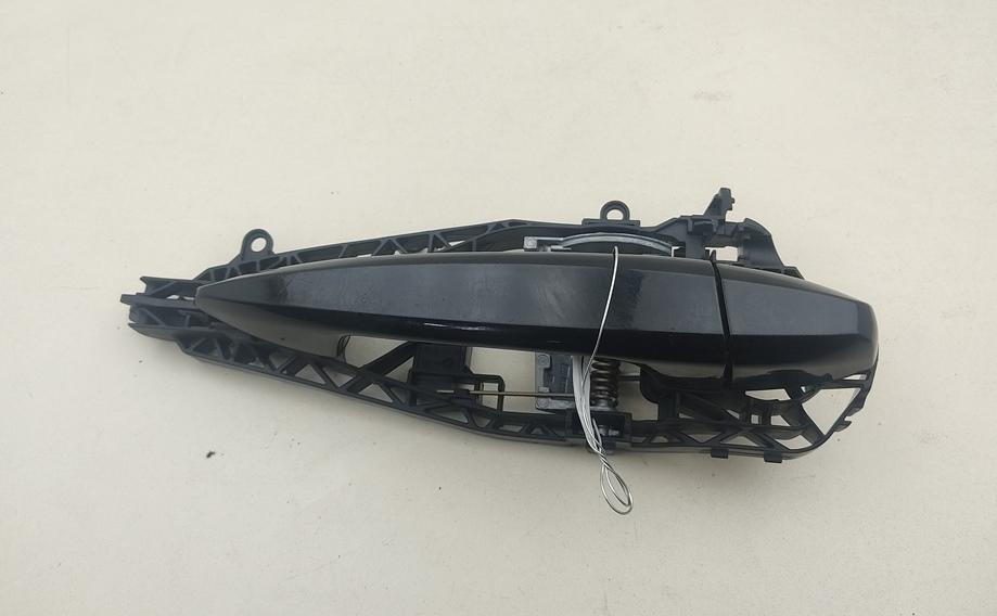 ручка наружная задняя правая BMW 2 Tourer F45/F46 2016, 1.5 л., бензин, МКПП, чёрный, минивэн - фото №1