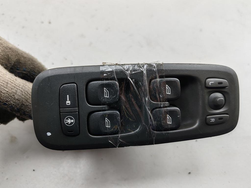 блок управления стеклоподъемниками Volvo V70 2 поколение 2001, 2.4 л., бензин, МКПП, чёрный, универсал, 09193383 - фото №1
