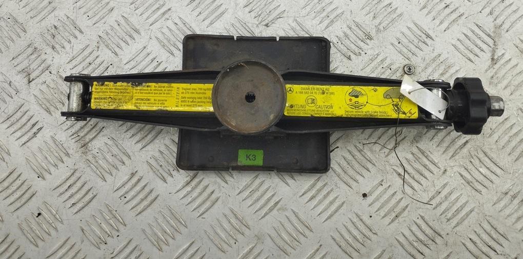 домкрат Mercedes-Benz Vaneo W414 2002, 1.9 л., бензин, МКПП, чёрный, минивэн, 1685830415 - фото №1
