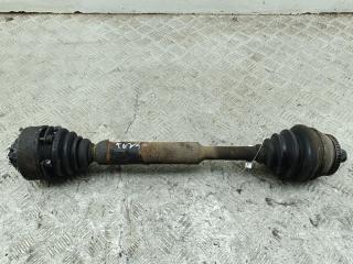 полуось передняя левая (приводной вал, ШРУС) Volkswagen Passat B5 1999, 1.6 л., бензин, МКПП, зелёный, универсал