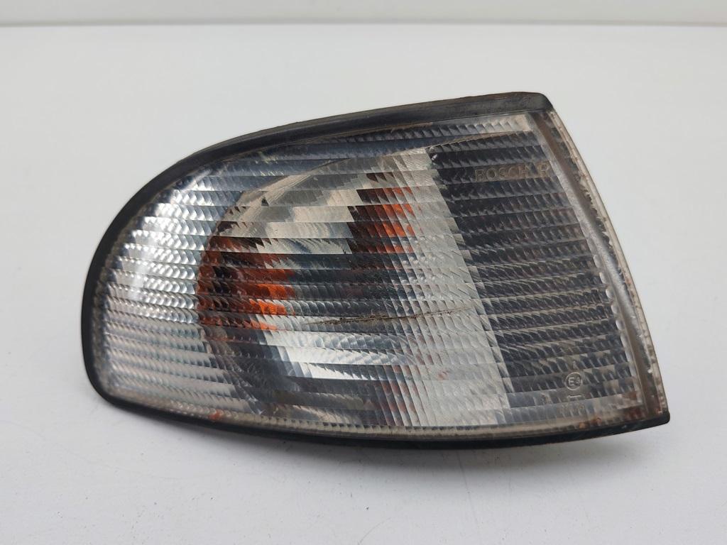 Поворотник (указатель поворота) правый Audi A4 B5 1997, 1.8 л., Ti, бензин, МКПП, серый, универсал, 8D0953050A - фото №1